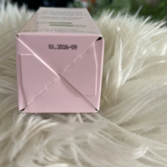 NIB make up remover and cleansing water - Picture 4 of 4